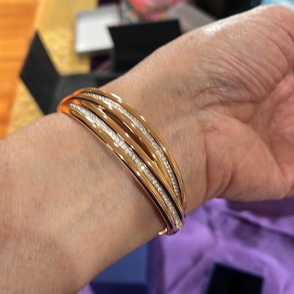 Swarovski all around bracelet ! New w box - Picture 8 of 9